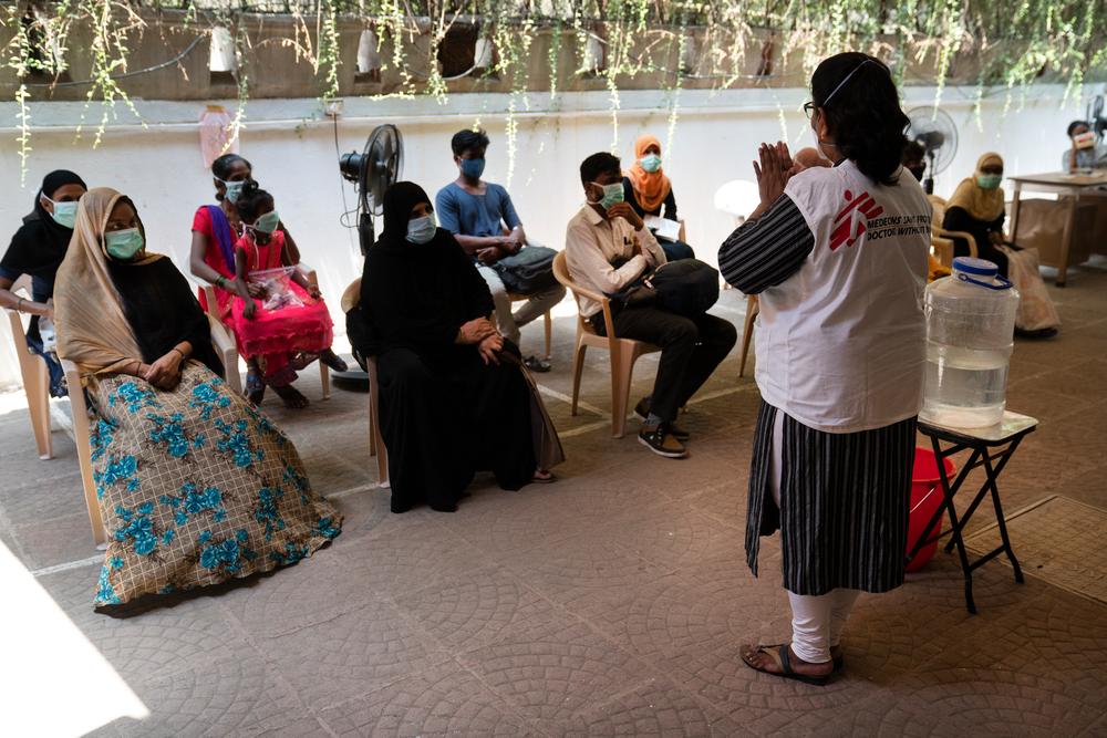 Shagufta Sayyed, Community Health Educator demonstrating Handwashing steps to patients with DRTB at the MSF’s independent clinic in Mumbai, India.