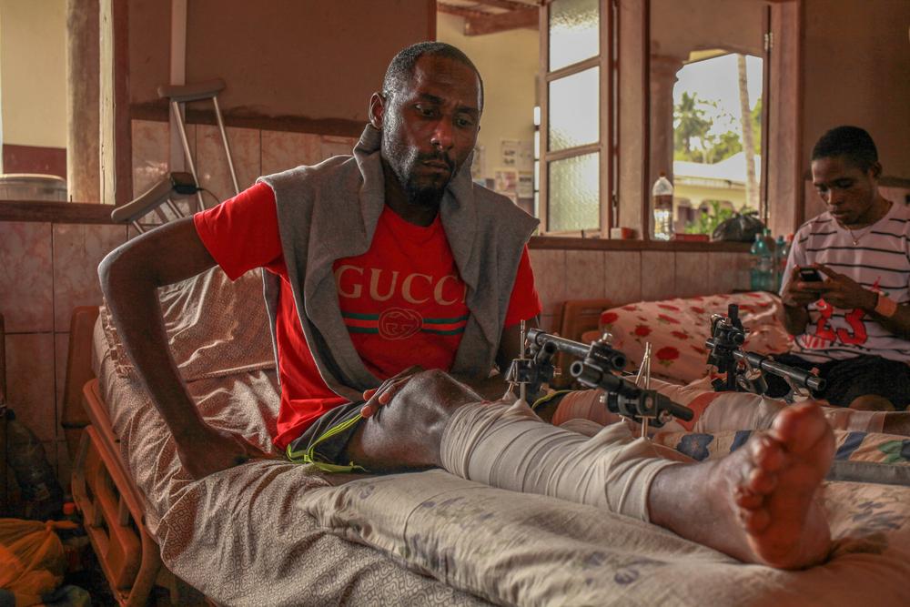 After being involved in a serious traffic accident, bystanders called the MSF ambulance to pick up Ndip Kingsley Endeley.