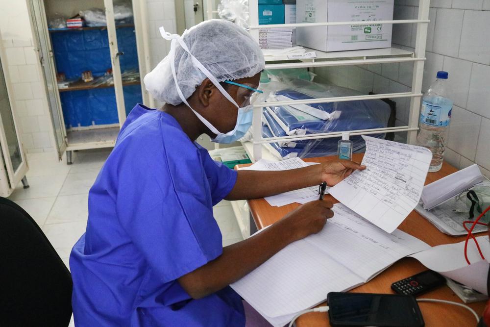 A medical team, including two surgeons and an operating room nurse, was able to travel to Jérémie on August 15 and began working in St. Antoine’s hospital, completing 10 surgeries on 16 and 17 of august. MSF brought medical supplies, including sterilization material, for the medical facility.