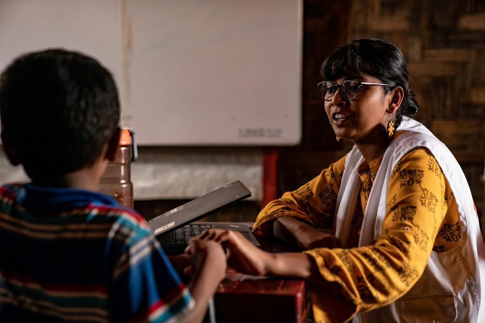 Pooja Iyer, a mental health manager at the MSF primary health centre in Jamtoli, Cox’s Bazar, Bangladesh. “We are seeing an increase in the number of patients with depression and anxiety,” says Iyer. “Most of them experienced violence and the loss of an immediate relative in Myanmar. In the camps, they live in cramped shelters with poor hygiene. Sometimes a family of ten will have just enough space to sleep beside each other. It is literally cheek by jowl – imagine having no space to stretch your legs.” Ban