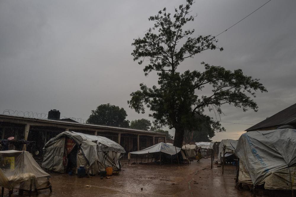 During the rainy season the population living in the mosque suffers a lot because, they cannot sleep, as they only have mats in the floor. The women cannot even cook because the wood necessary to cook gets wet. MSF has installed a “Point Palu” in the compound of the mosque and everyday dozens of IDPs go there to get tested for malaria. Elevage, Central African Republic, August 2021 © Lys Arango