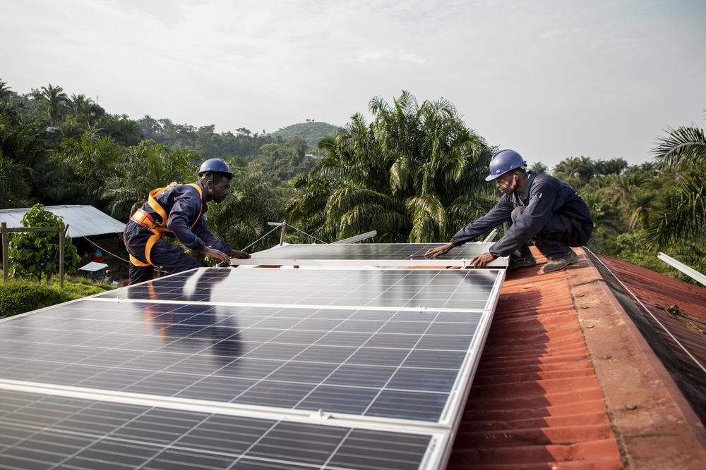 MSF has settled a solar panel system at the General Hospital of Kigulube in Sud Kivu to give autonomy to the health structure for the next 20 years. DRC, 2019. © Pablo Garrigos/MSF