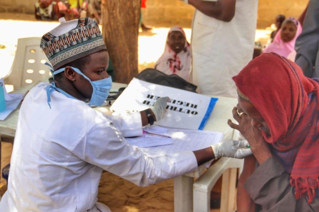 The health registrar at the mobile clinic, working on triaging and registration of patients before medical consultations. Nigeria © Miroslav Pavicevic