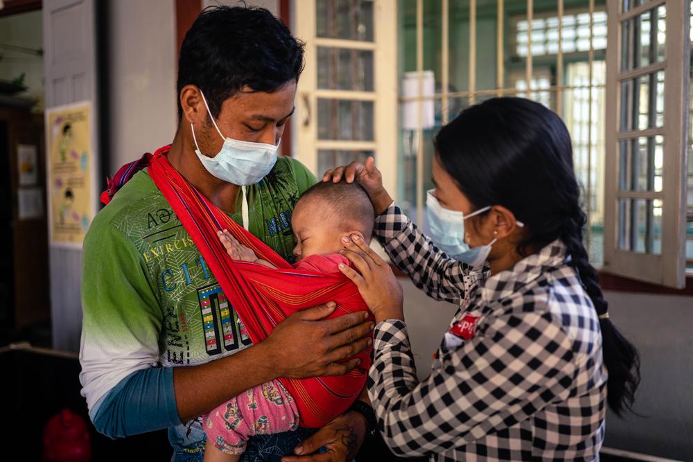 Ma Sabai, 24, who was born with HIV and diagnosed at 17, with her family at MSF’s Moegaung clinic in Kachin state. Myanmar, 2021. © Ben Small/MSF