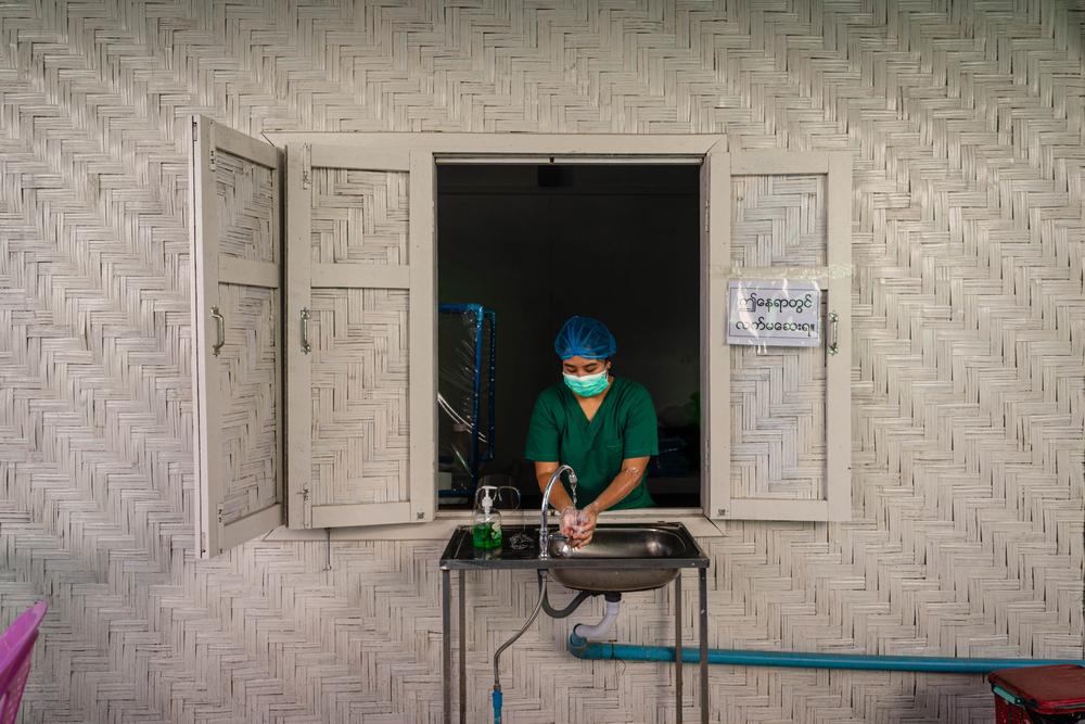 An MSF staff member washes her hands at MSF’s HIV clinic in Myitkyina on 1 October 2021. Myanmar, 2021. © Ben Small/MSF