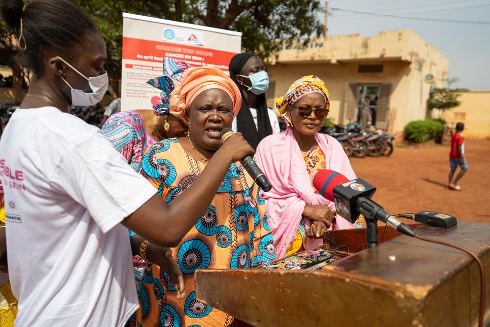 Kadiatou Kanté, president of a patient association « Les combattantes du cancer », delivering a speech at the opening ceremony of the Pink October campaign.