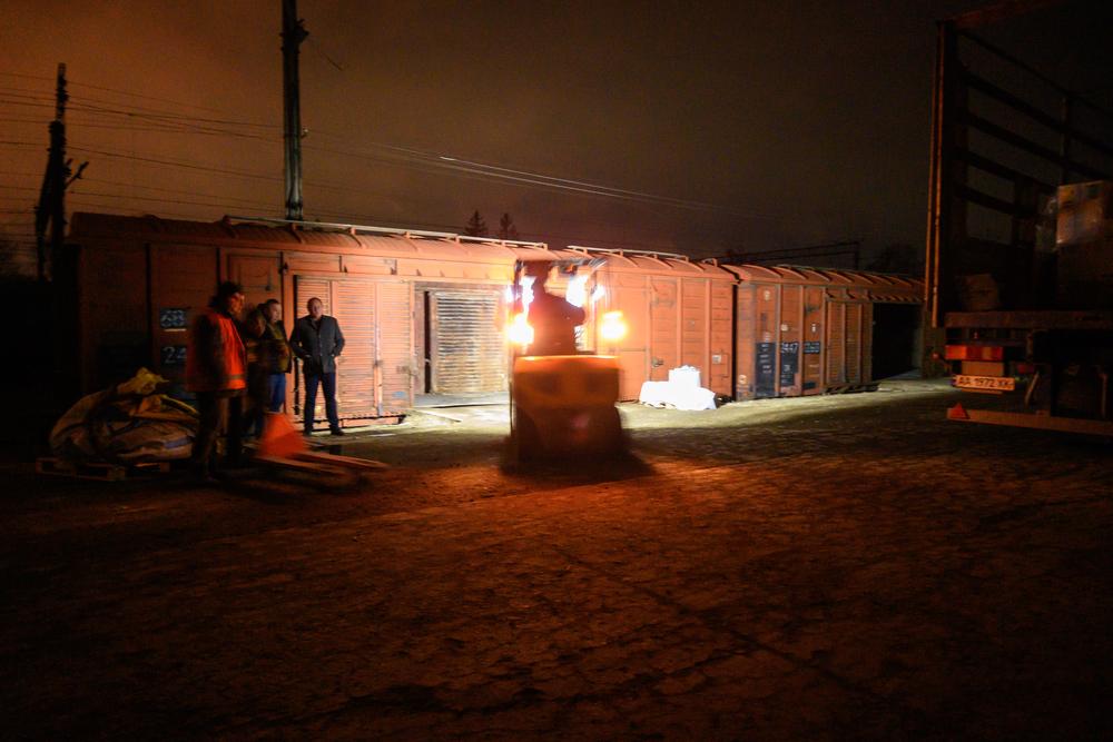 Late-night loading of MSF emergency medical supplies onto a train at Lviv station, to be dispatched as rapidly as possible to hospitals in Kyiv. 