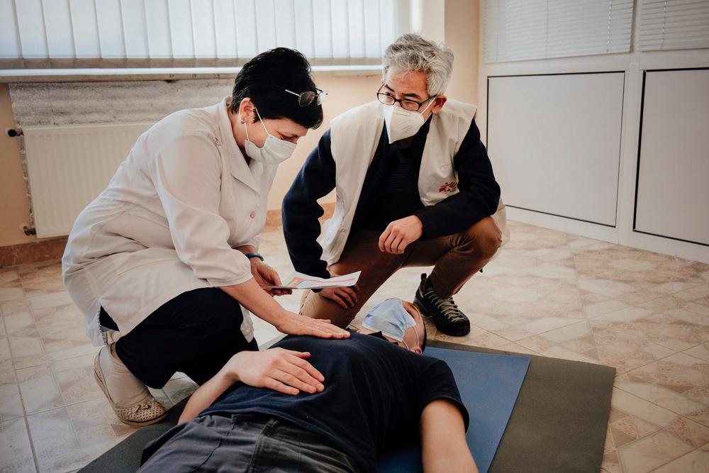 View of a training to manage mass influx of wounded given by MSF Staff Edward Chu, Advisor for Emergency Medicine, and Joachim Gruber, medical doctor in a hospital in Lviv.