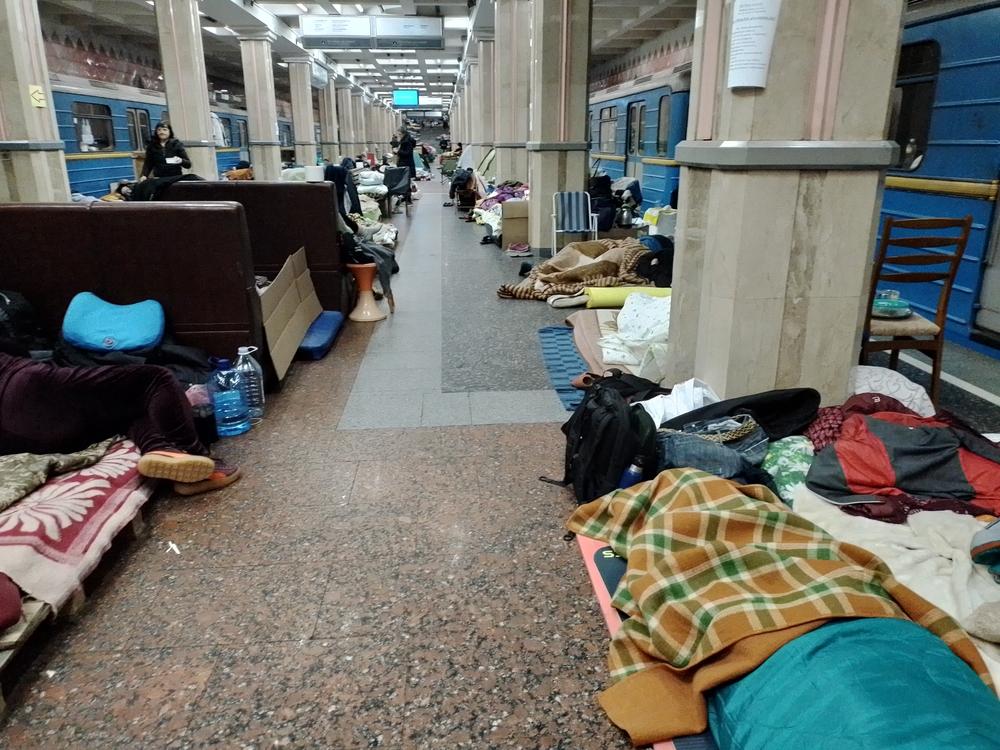Makeshift beds lining the platform in one of Kharkiv's Metro stations. Ukraine, April 2022. © Lisa Searle/MSF