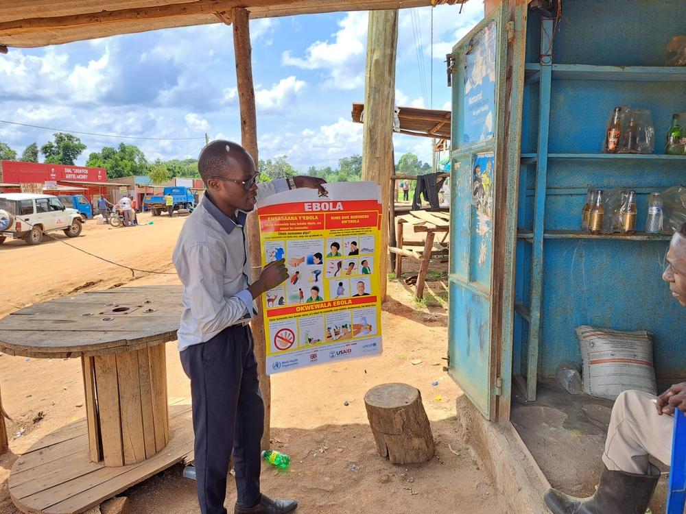 An MSF health promoter talks with a shop keeper in Madudu, Uganda.