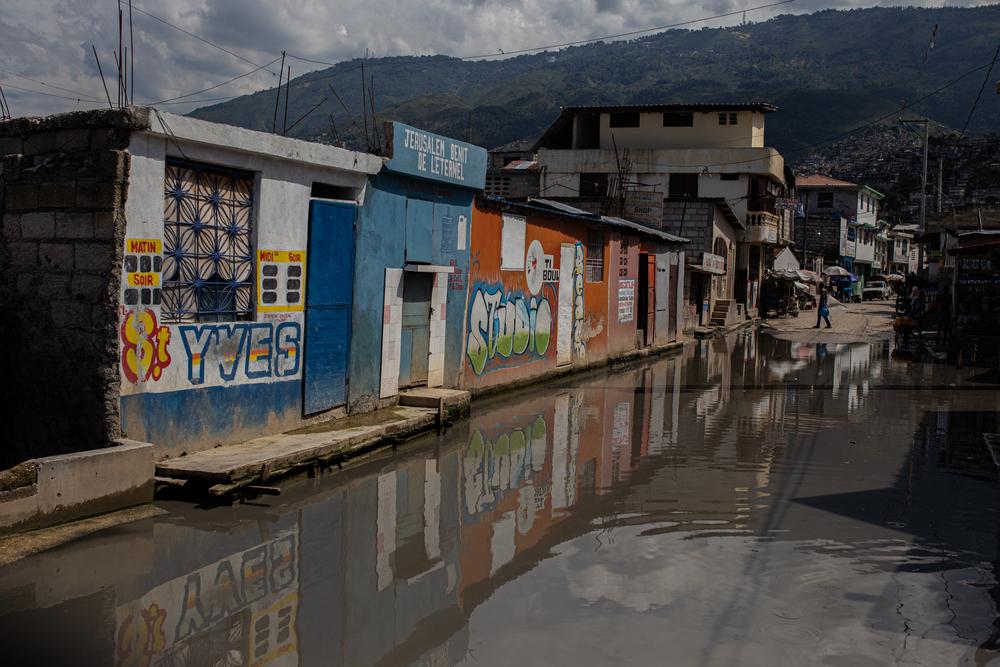 Part of the neighborhood of Cité l'Eternel is flooded due to the clogging of canals caused by poor waste management. Haiti, October 2022. © MSF/Alexandre Marcou