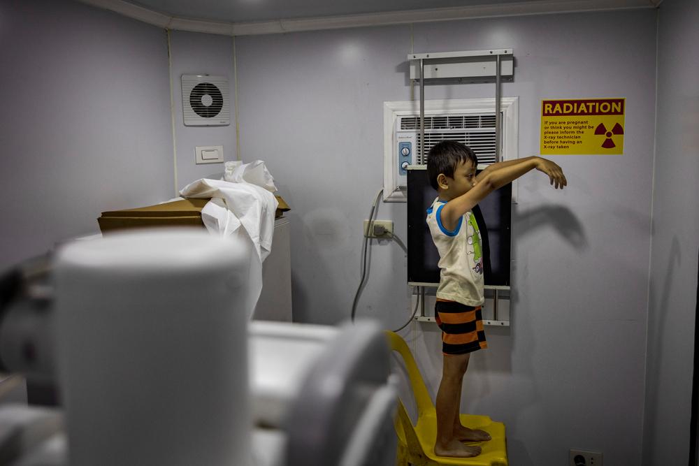 A five-year-old patient is given a free chest x-ray at one of Doctors Without Borders active case finding sites for tuberculosis. Philippines, 2023. © Ezra Acayan