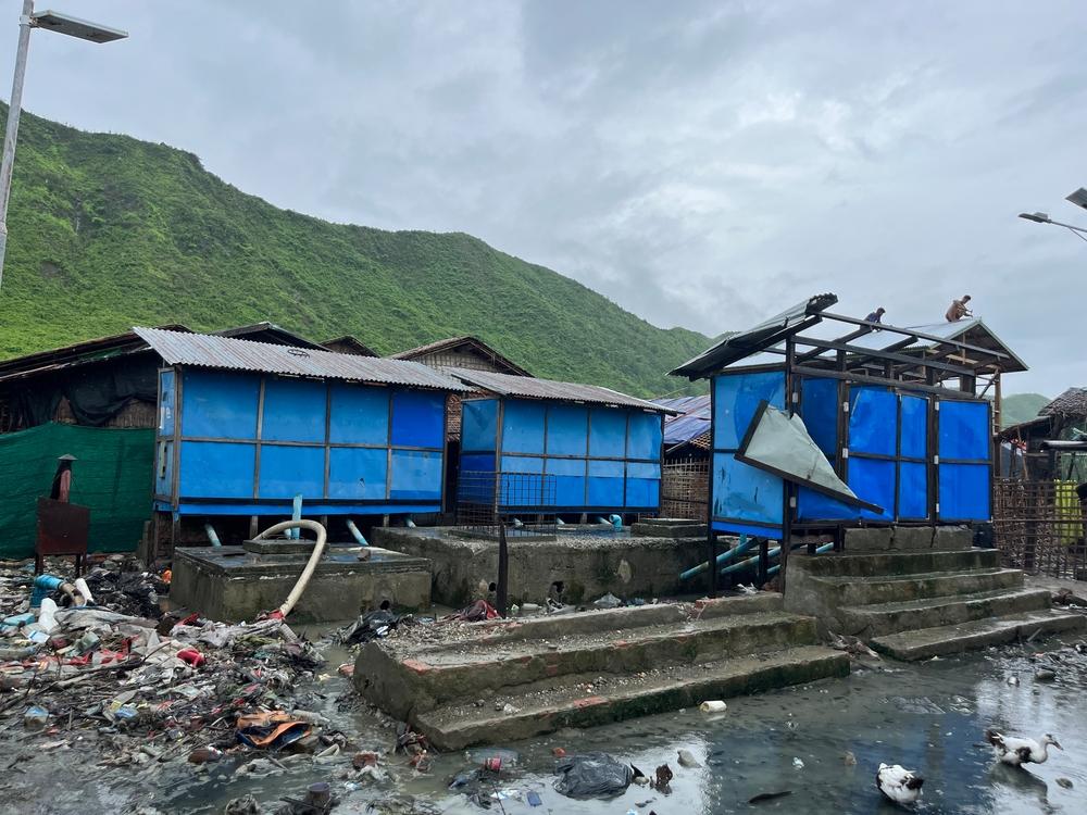 Damage to communal toilets A Nout Ye IDP camp in Pauktaw, Rakhine State, Myanmar, over one month after Cyclone Mocha. © MSF