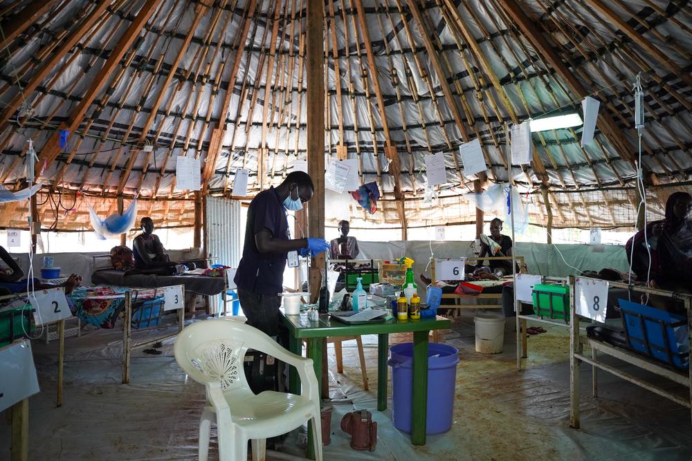 A view of the measles isolation ward in the Doctors Without Borders hospital in displacement camp in Bentiu, Unity state. South Sudan, July 2023. © Nasir Ghafoor/MSF