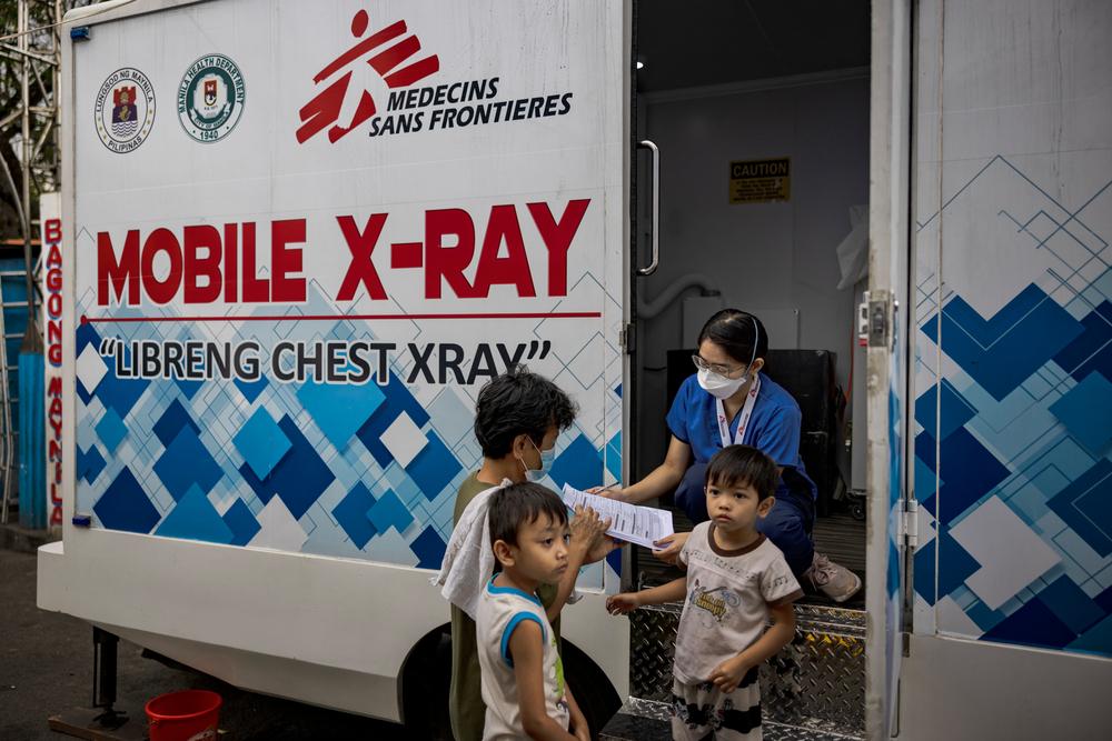 In Districts 1 and 2 of Tondo, Doctors Without Borders and MHD have been working together on a TB project since 2022. The project has been focused on screening, and treatment is implemented in collaboration with health centers. Tondo, Manila, Philippines © Ezra Acayan, 2023