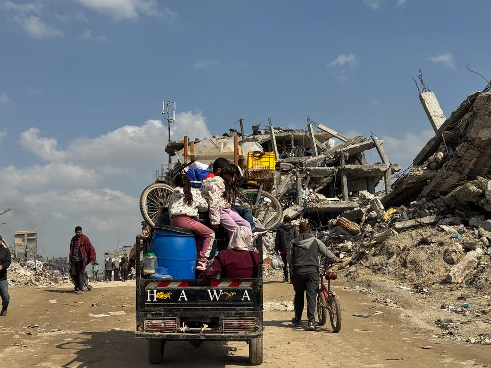 Displaced Palestinian family riding a tuktuk; coming back to settle in Beit Lahia city, north of Gaza strip.