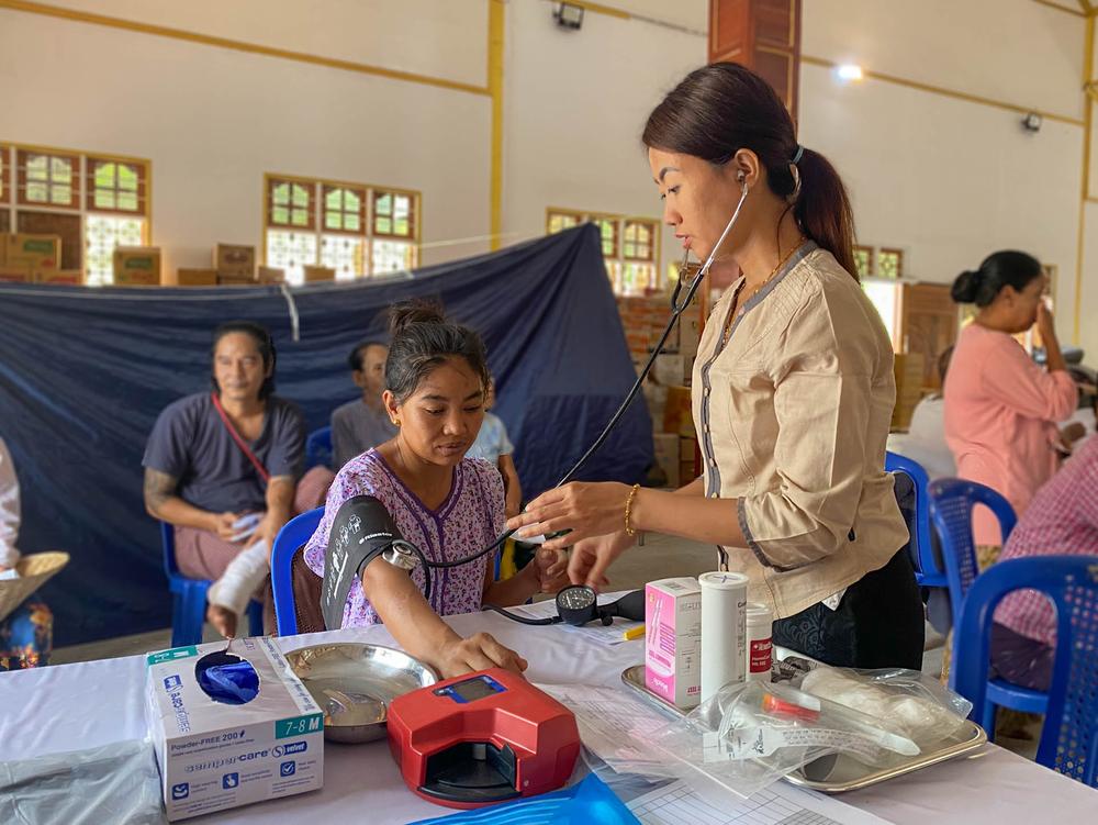 A midwife checks on an earthquake survivor who lost her husband and nearly lost her son. Still coping with trauma, she struggles with anxiety and a fear of the dark.