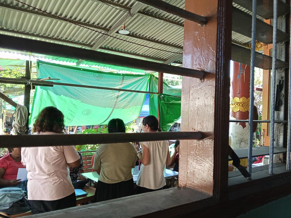 MSF counsellors delivering a training session
