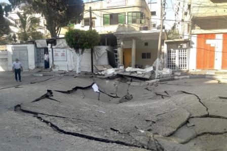 Gaza: “Inexcusable and intolerable” Israeli air strikes kill scores of civilians, damage Doctors Without Borders clinic