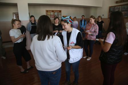 Ukraine: Doctors Without Borders mobile healthcare supports a rural town