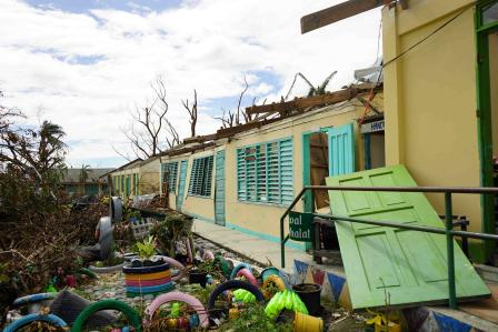 Supertyphoon Man-yi hits the Philippines: “It’s like the storm took an axe to the trees”